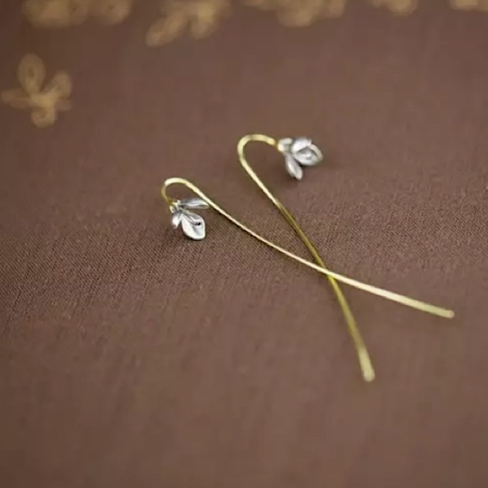 Minimalist Three Petal Flower Oriental Earrings - Picture 5 of 6